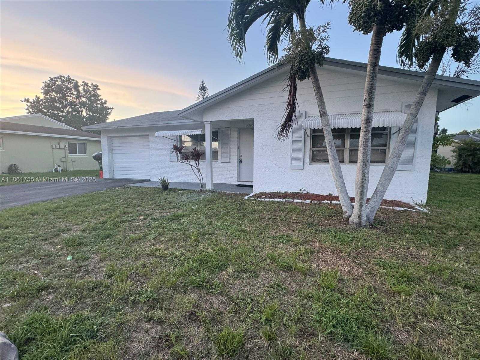 Small Image of 7205 NW 76TH PL #7205, Tamarac Number 2