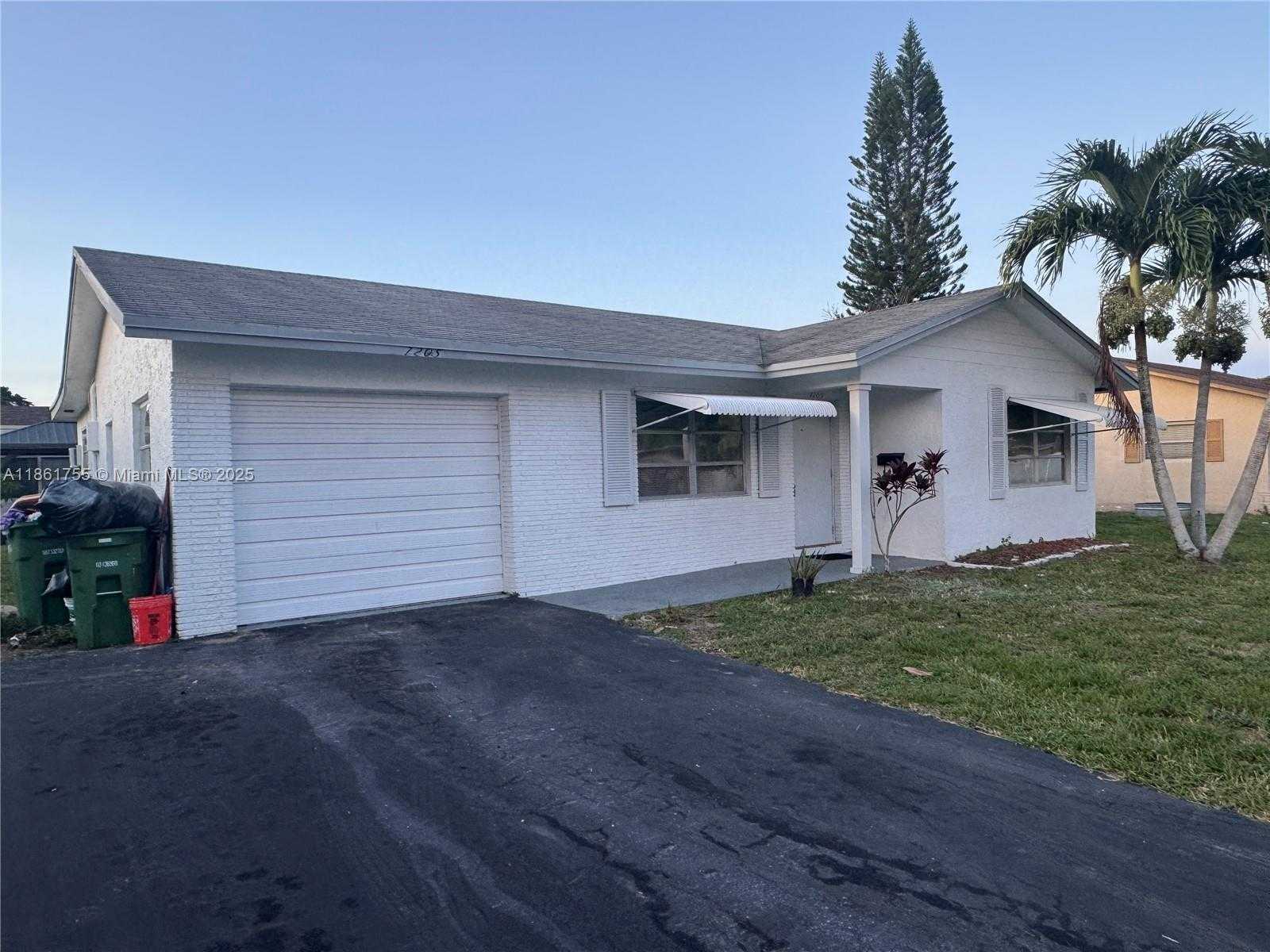Small Image of 7205 NW 76TH PL #7205, Tamarac Number 34