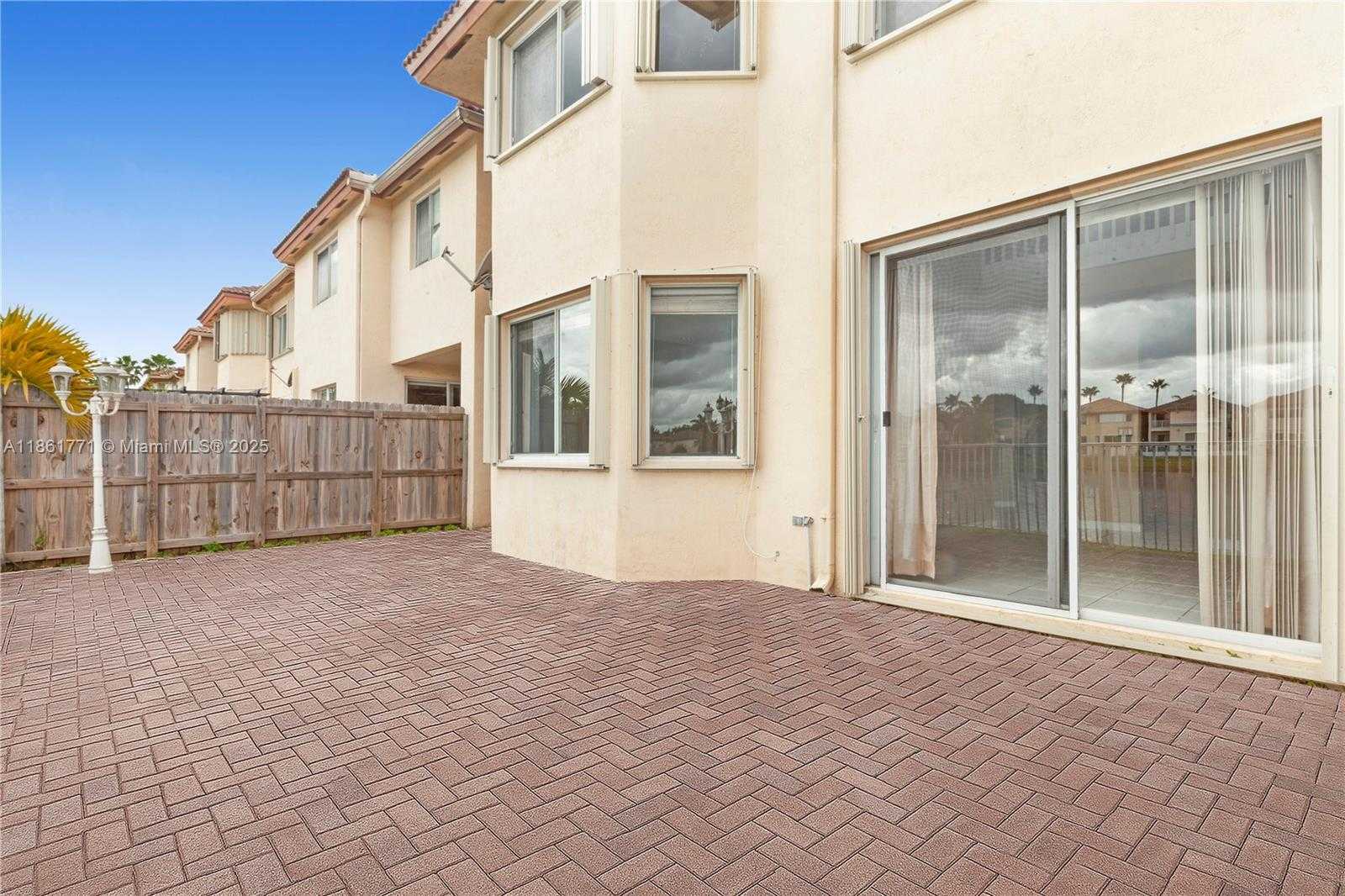 Small Image of 11552 NORTH WEST 69TH TER, Doral Number 20