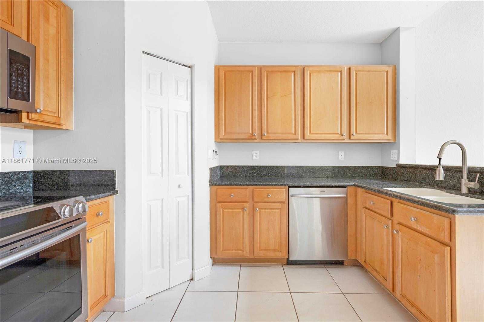 Small Image of 11552 NORTH WEST 69TH TER, Doral Number 4