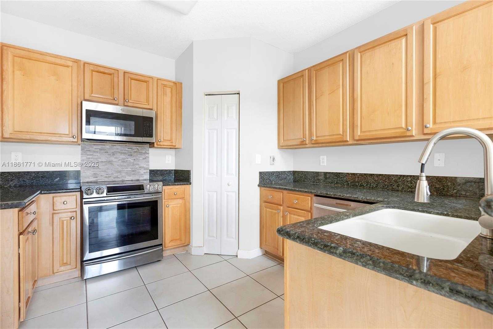 Small Image of 11552 NORTH WEST 69TH TER, Doral Number 5