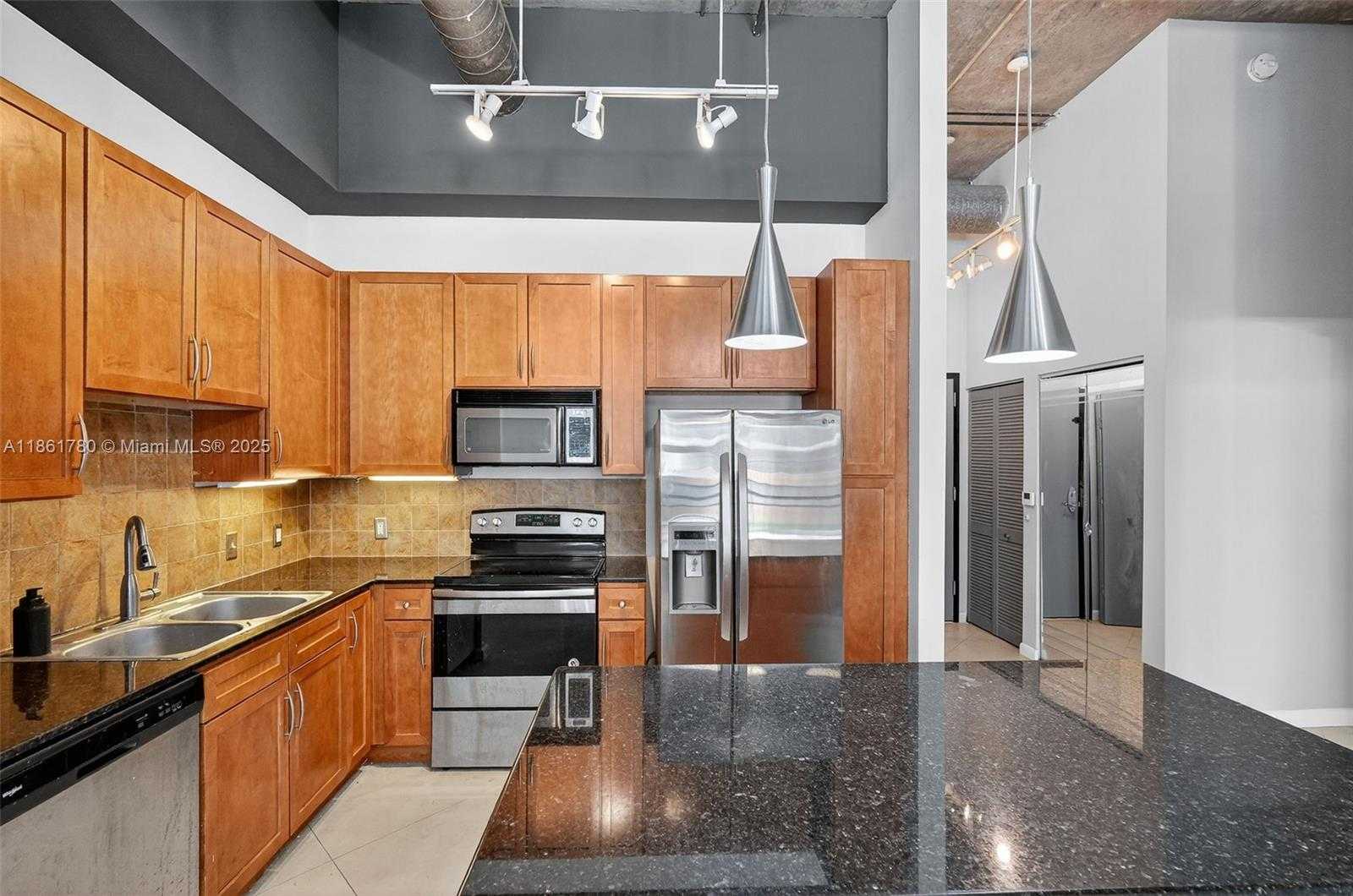 Small Image of 2001 BISCAYNE BLVD #2111, Miami Number 12