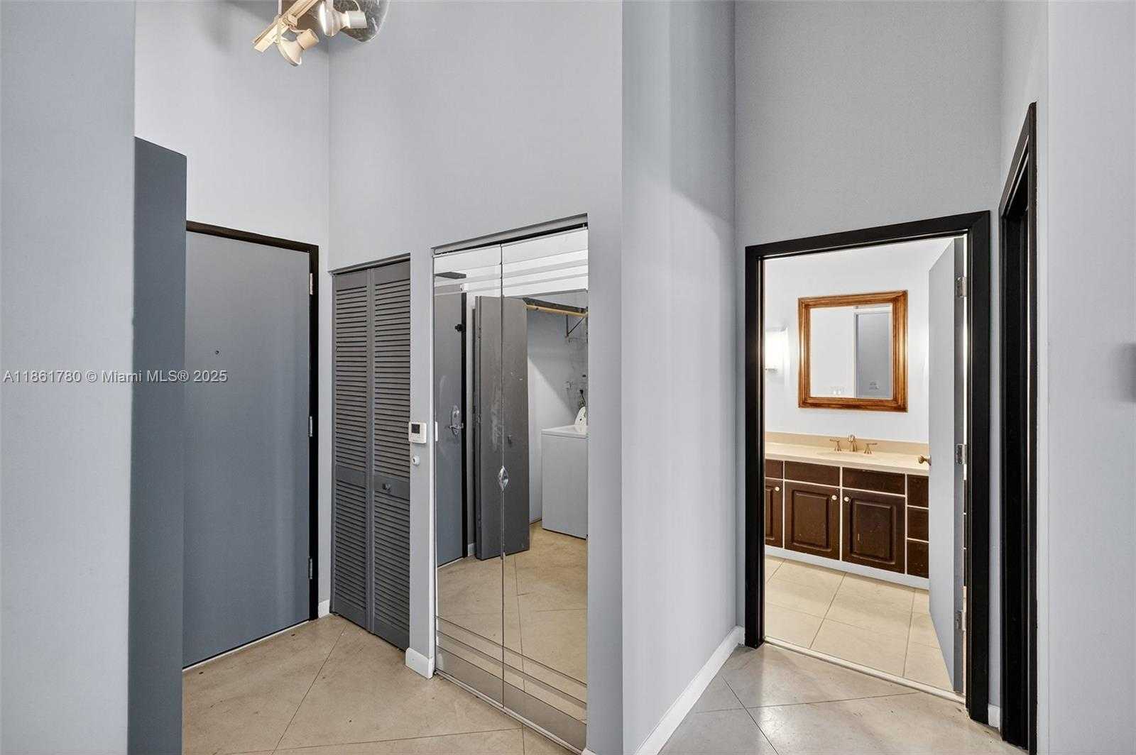 Small Image of 2001 BISCAYNE BLVD #2111, Miami Number 14