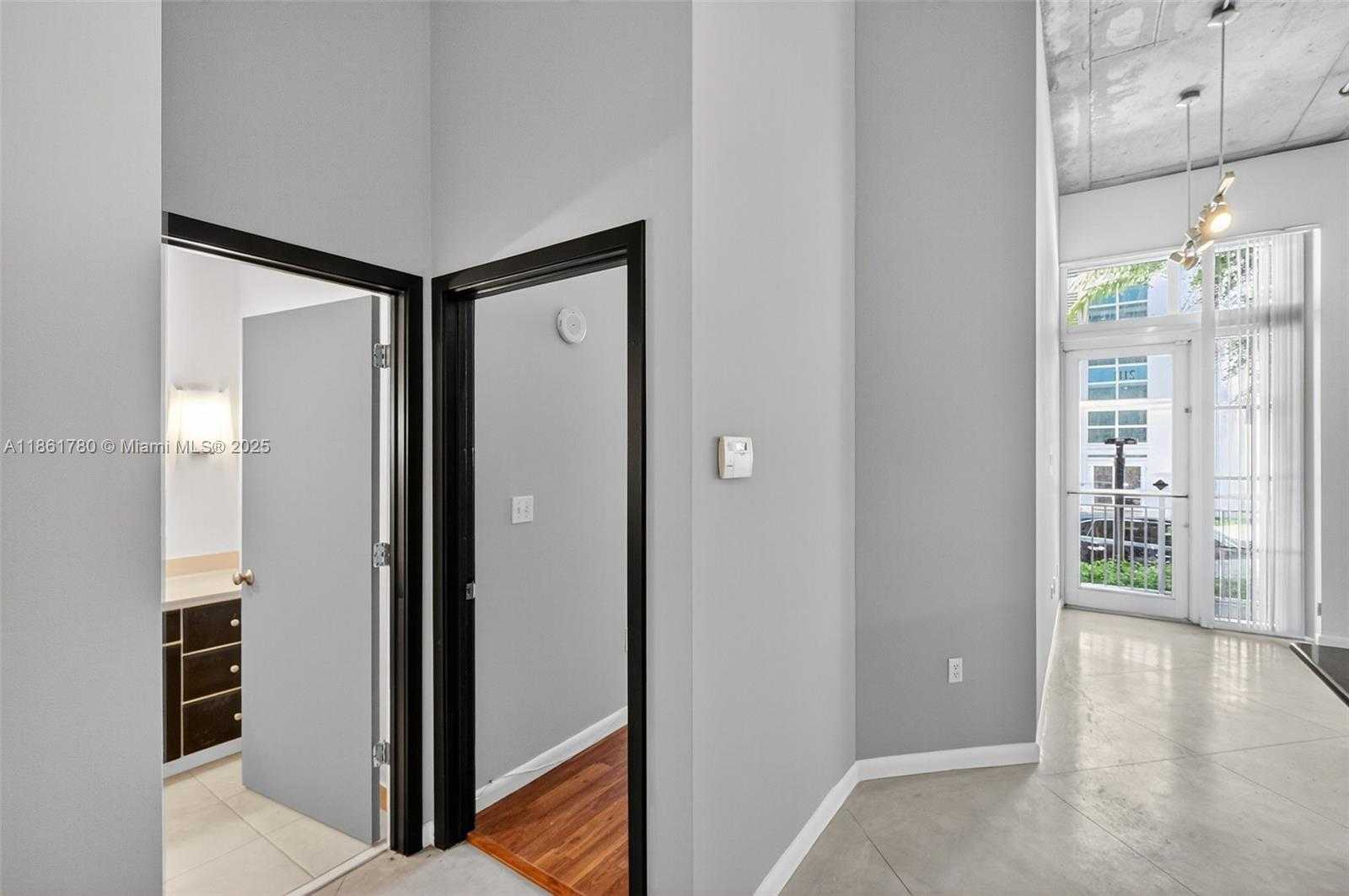 Small Image of 2001 BISCAYNE BLVD #2111, Miami Number 16