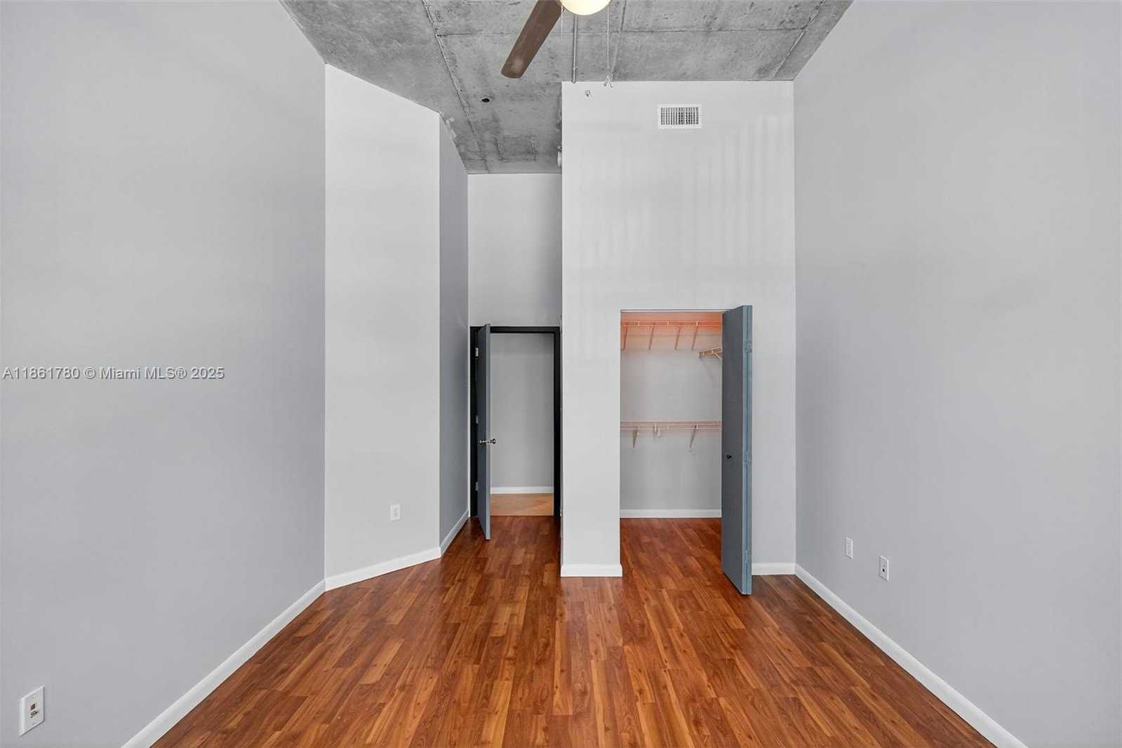 Small Image of 2001 BISCAYNE BLVD #2111, Miami Number 18