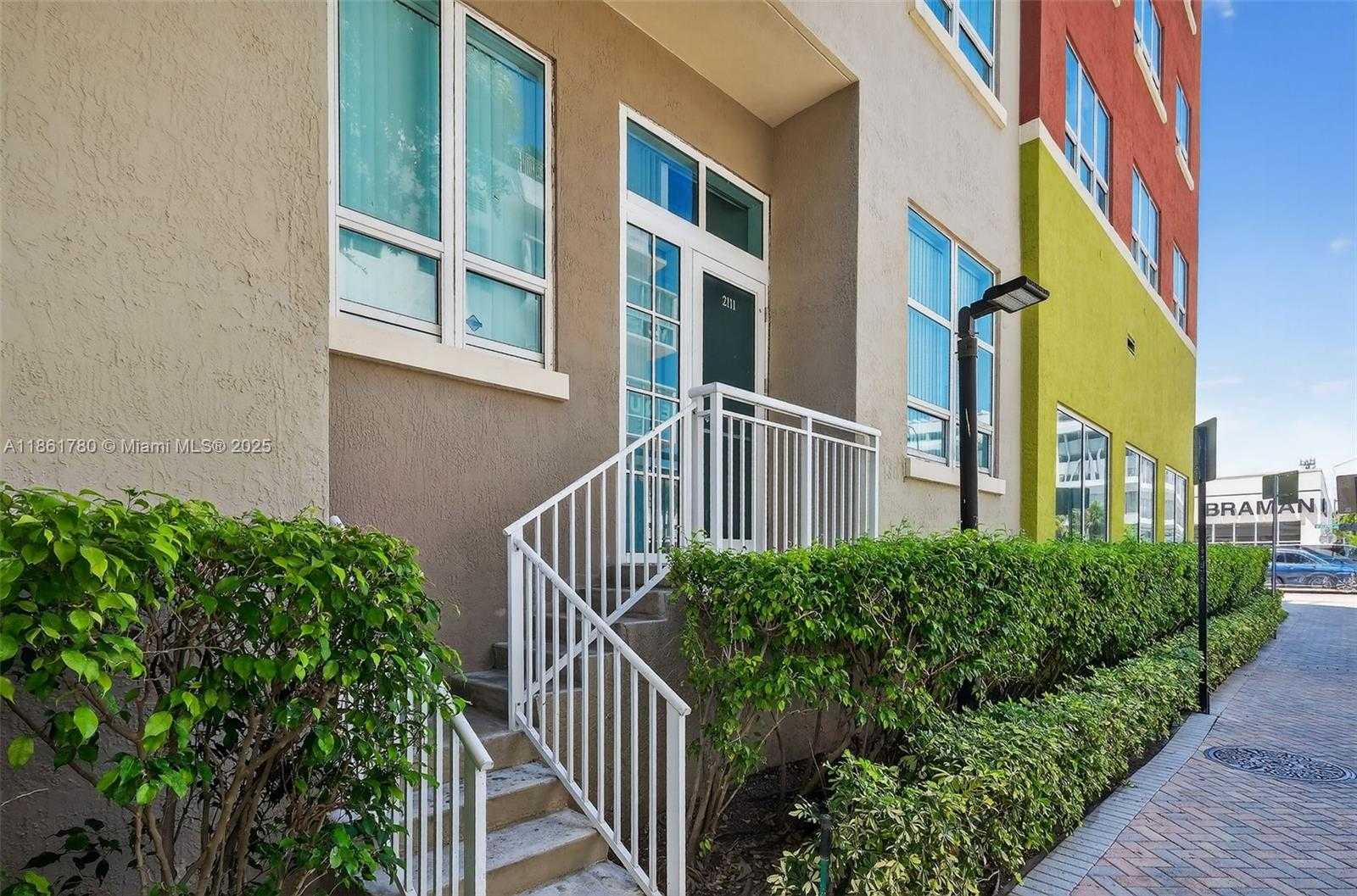 Small Image of 2001 BISCAYNE BLVD #2111, Miami Number 2
