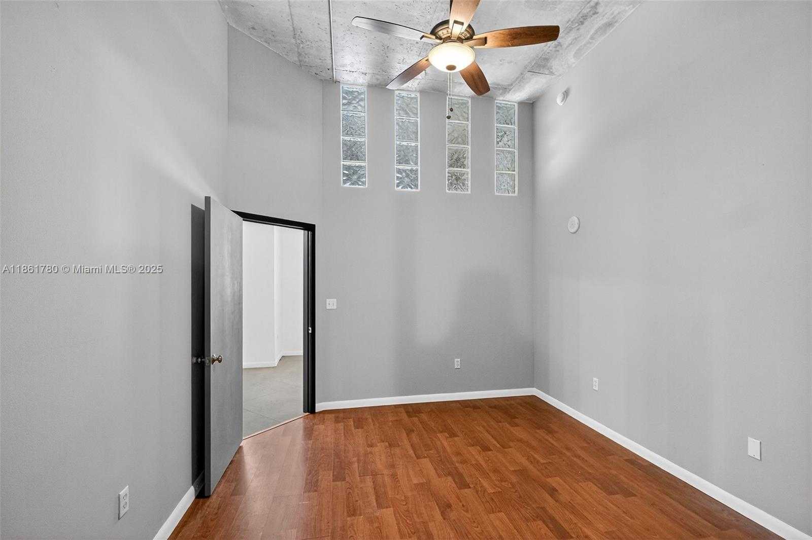 Small Image of 2001 BISCAYNE BLVD #2111, Miami Number 23