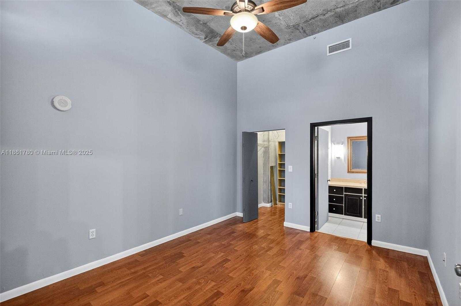 Small Image of 2001 BISCAYNE BLVD #2111, Miami Number 24