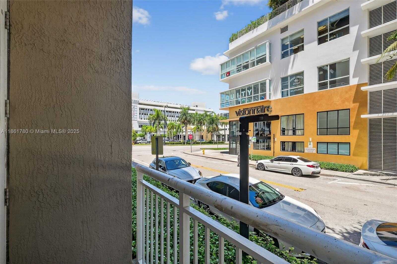 Small Image of 2001 BISCAYNE BLVD #2111, Miami Number 3