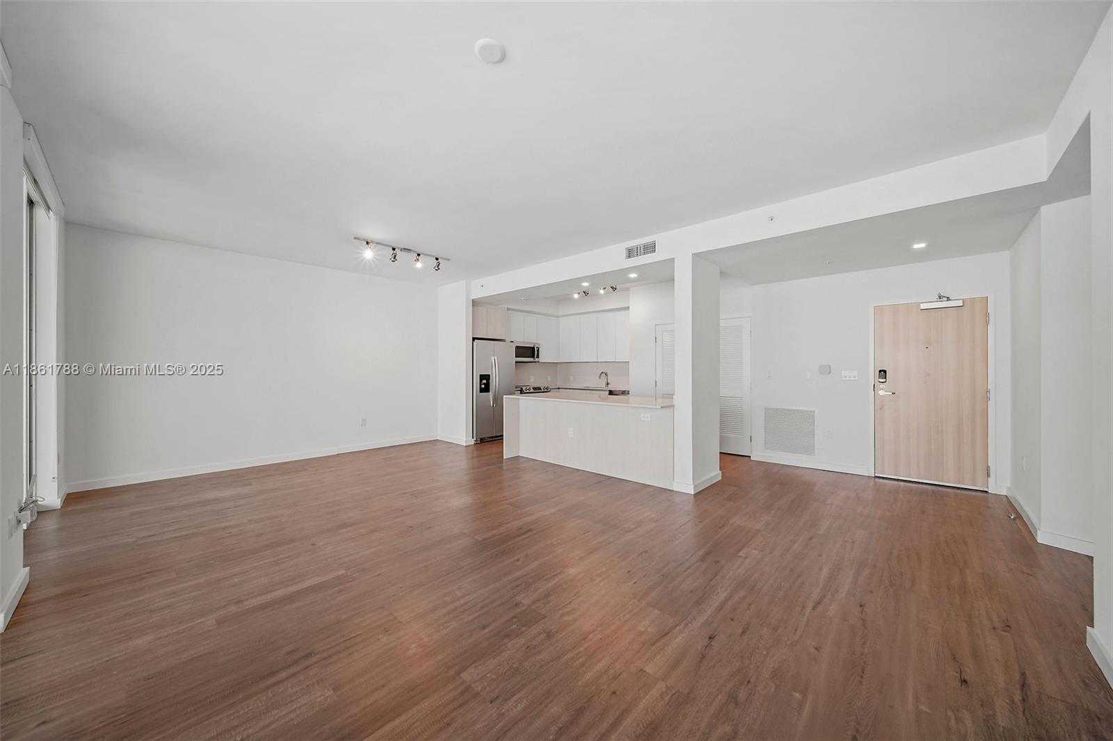 Small Image of 1500 BAY RD #C-0611, Miami Beach Number 14