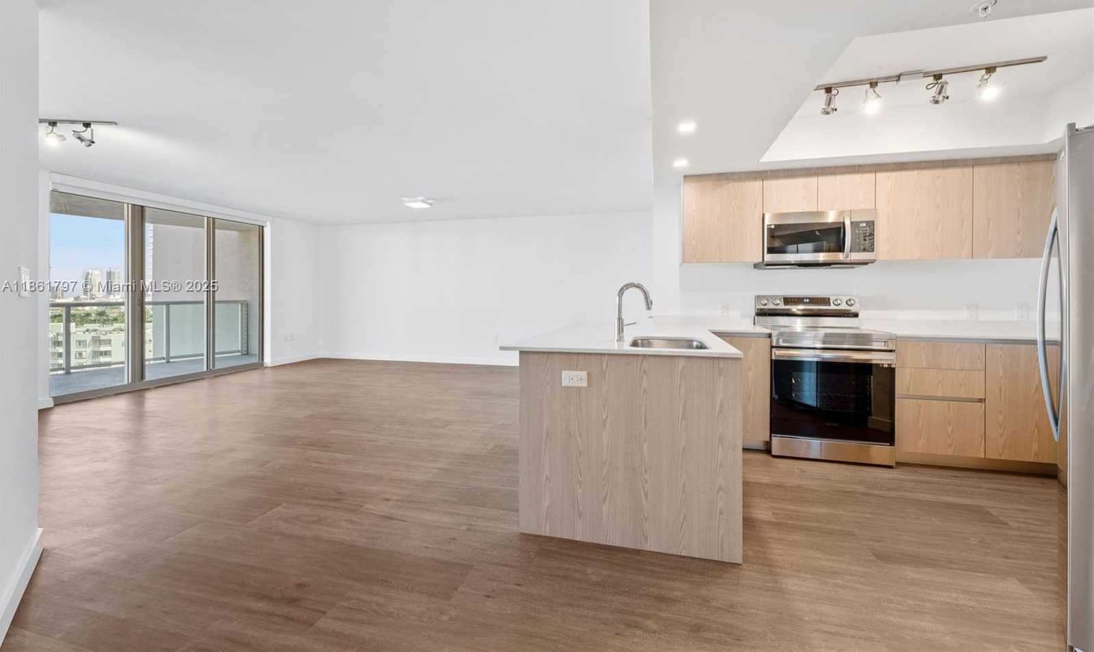 Small Image of 1500 BAY RD #C-1506, Miami Beach Number 2