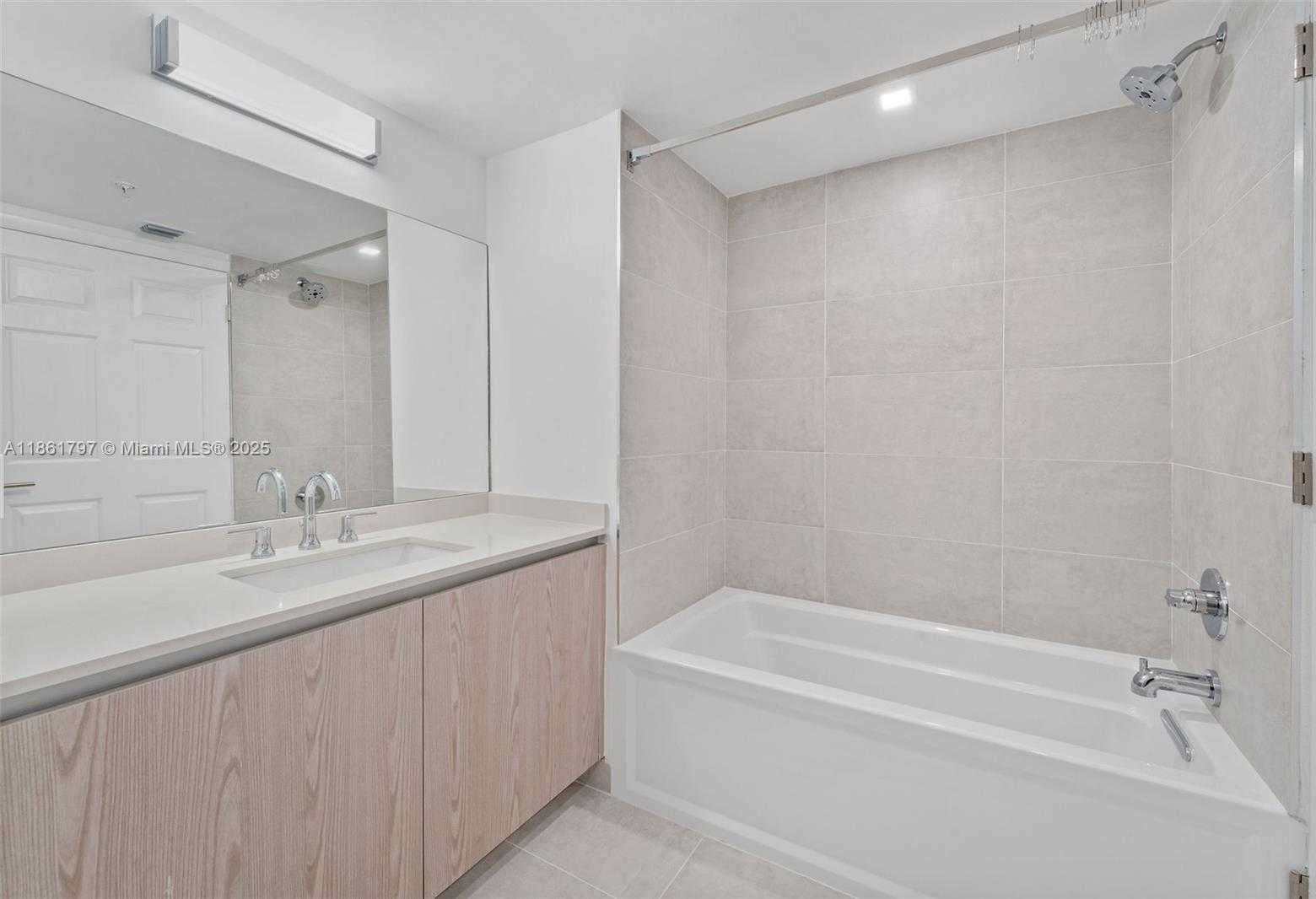 Small Image of 1500 BAY RD #C-1506, Miami Beach Number 20