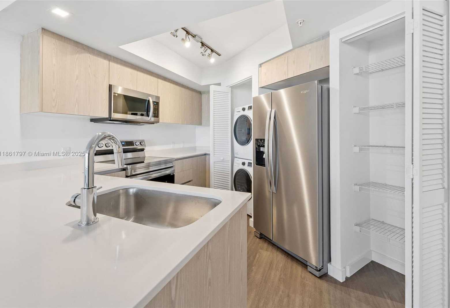 Small Image of 1500 BAY RD #C-1506, Miami Beach Number 6