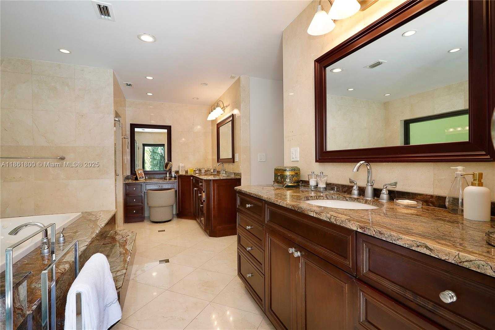 Small Image of 7322 VISTALMAR ST, Coral Gables Number 22