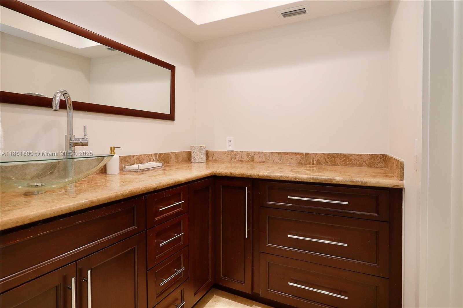 Small Image of 7322 VISTALMAR ST, Coral Gables Number 28