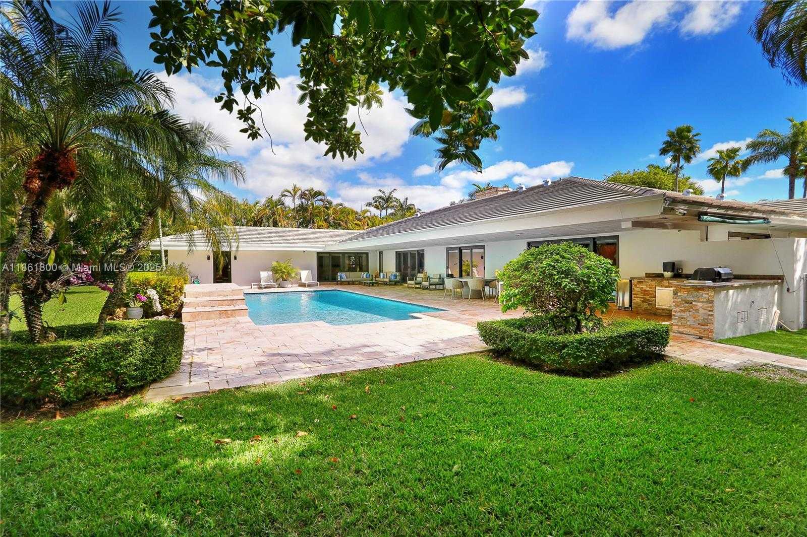 Small Image of 7322 VISTALMAR ST, Coral Gables Number 4