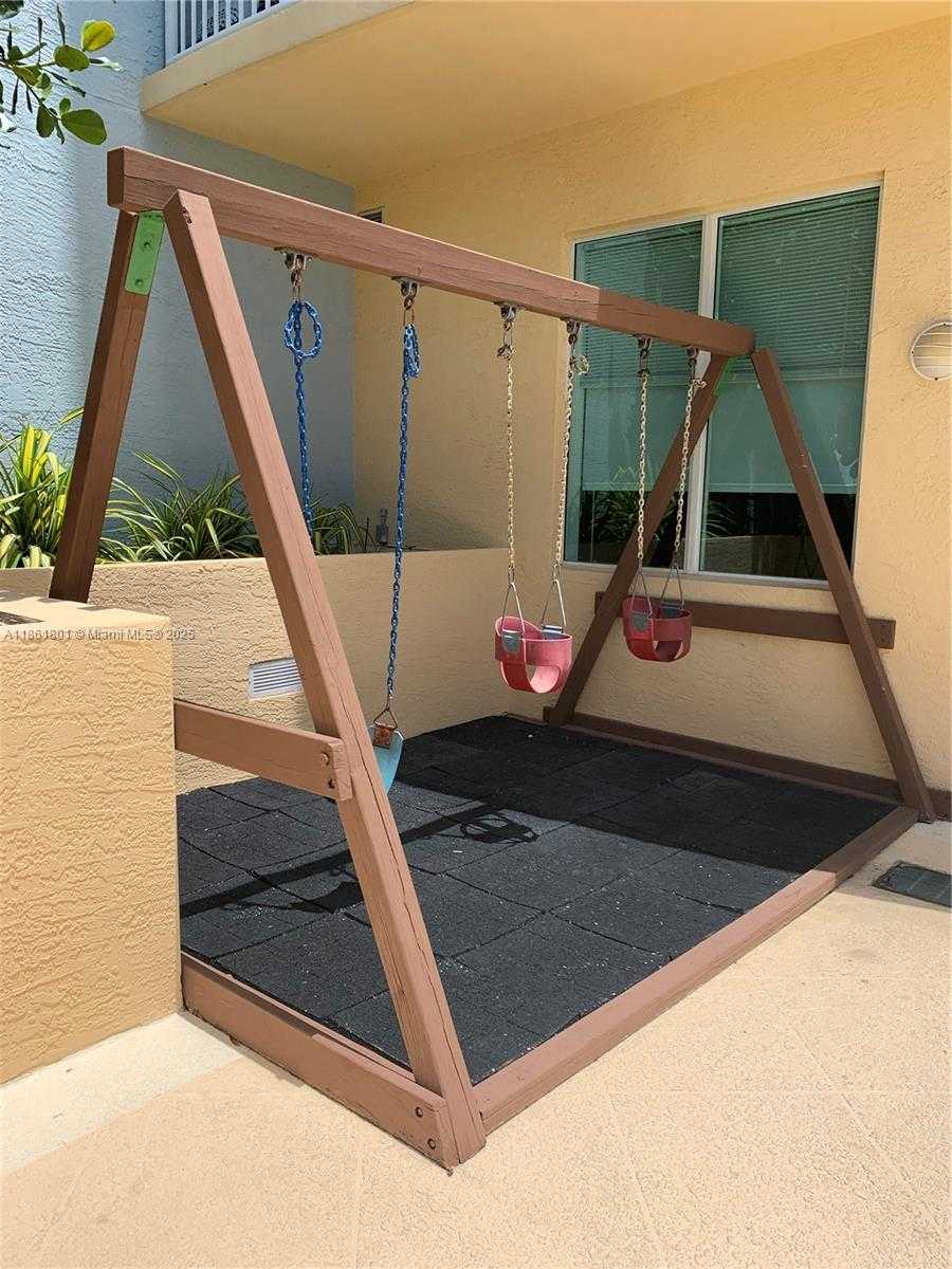 Small Image of 2475 BRICKELL AVE #2504, Miami Number 11