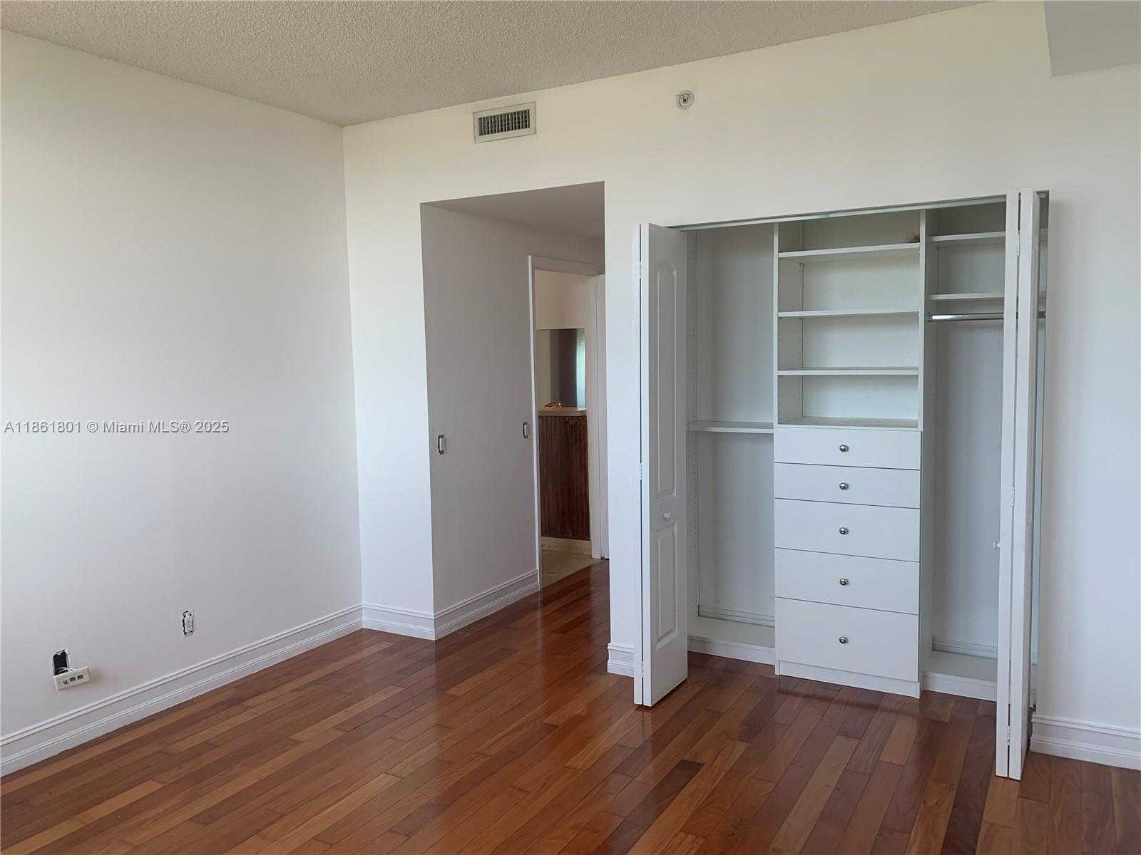 Small Image of 2475 BRICKELL AVE #2504, Miami Number 30