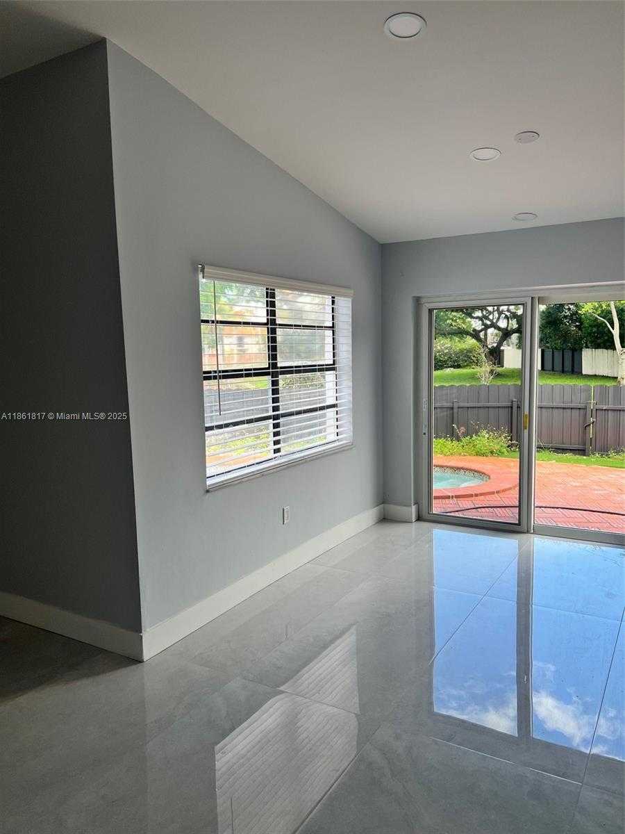 Small Image of Miami Number 2