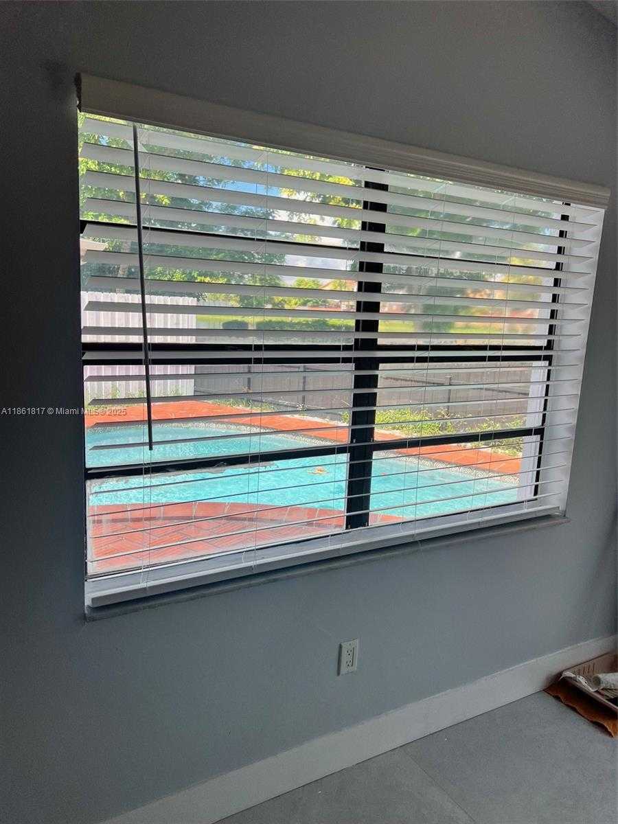 Small Image of Miami Number 3