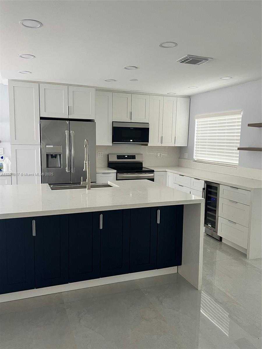 Small Image of Miami Number 6