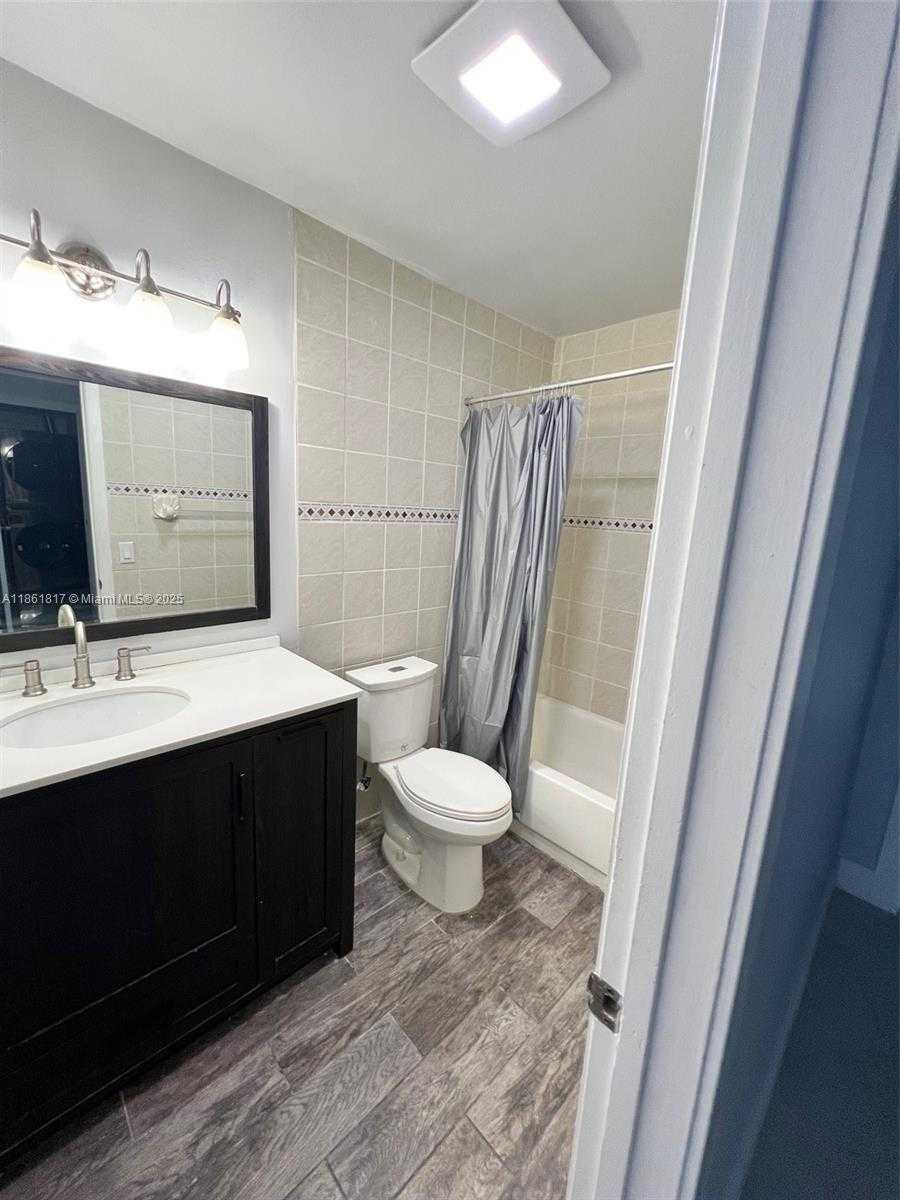Small Image of Miami Number 7