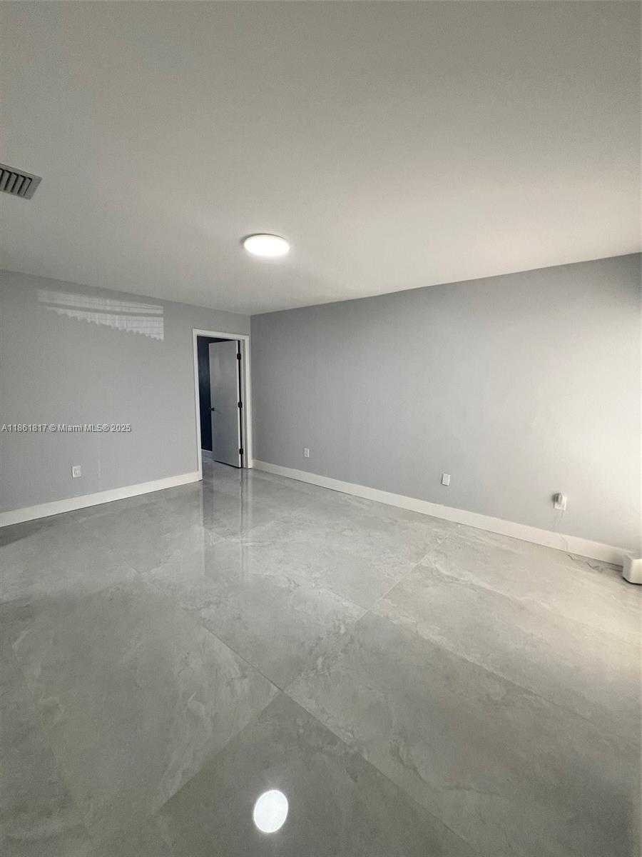Small Image of Miami Number 9