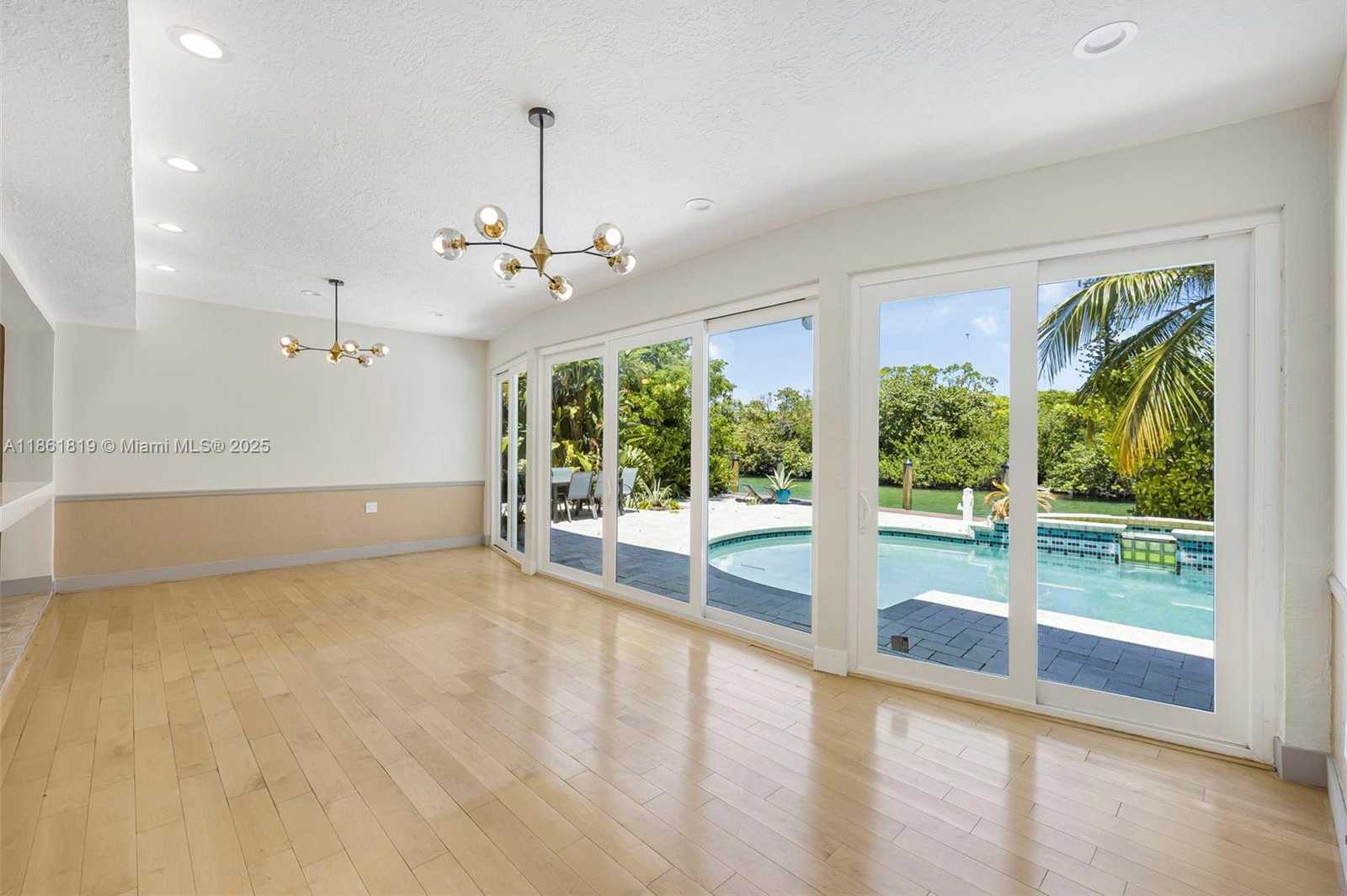 Small Image of 3180 NORTH BAY RD, Miami Beach Number 15