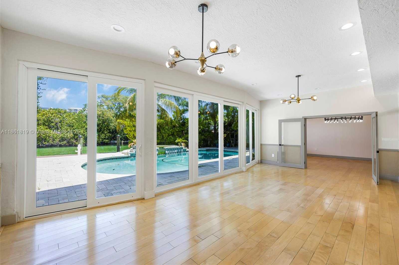 Small Image of 3180 NORTH BAY RD, Miami Beach Number 16