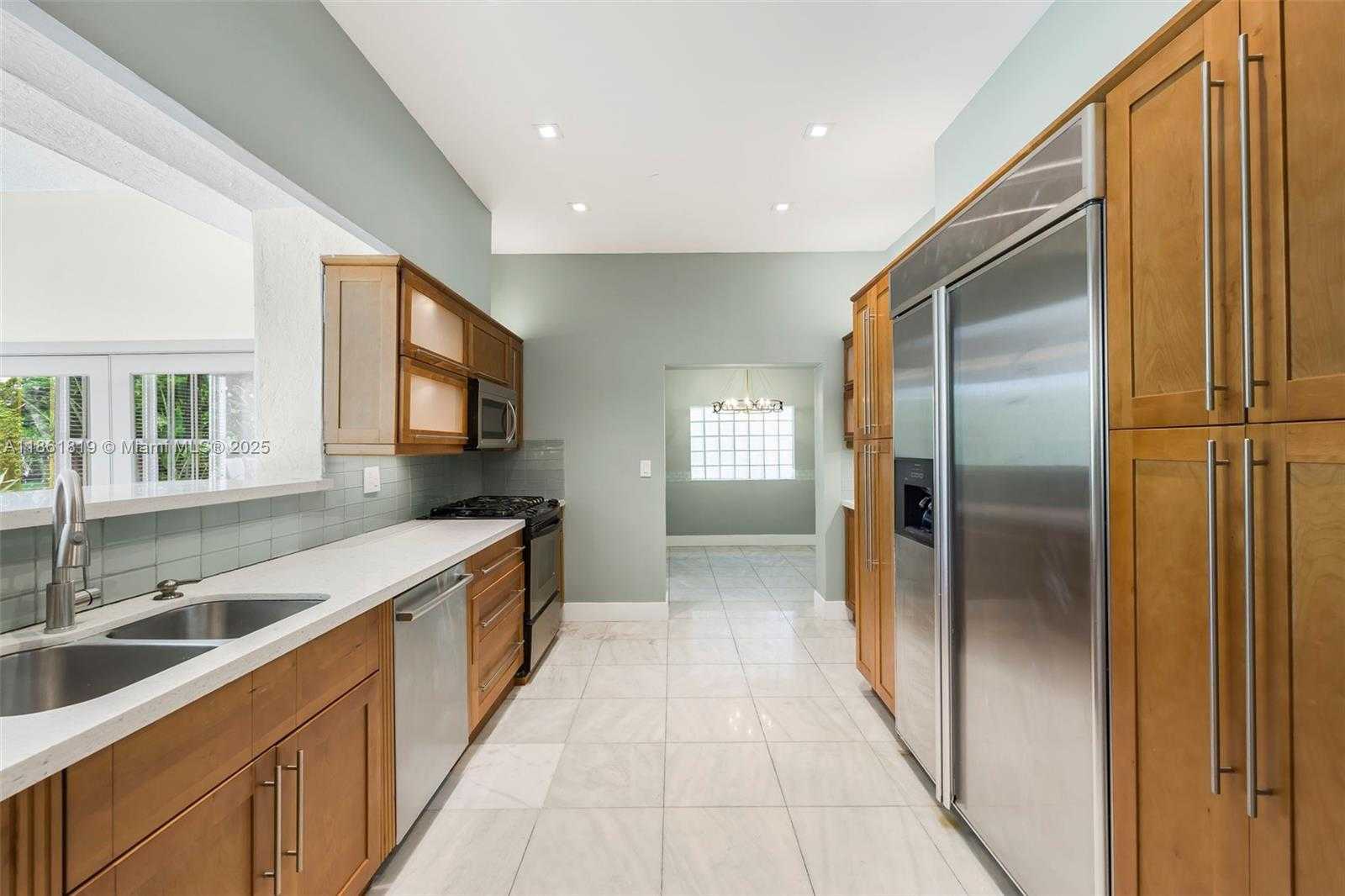 Small Image of 3180 NORTH BAY RD, Miami Beach Number 19