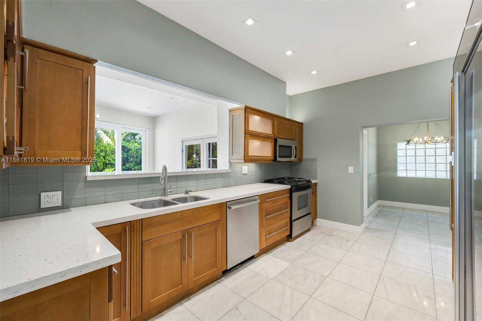 Small Image of 3180 NORTH BAY RD, Miami Beach Number 20