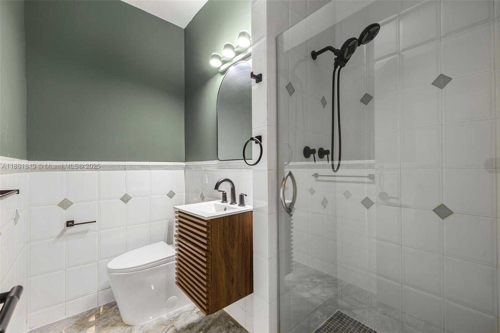 Small Image of 3180 NORTH BAY RD, Miami Beach Number 24