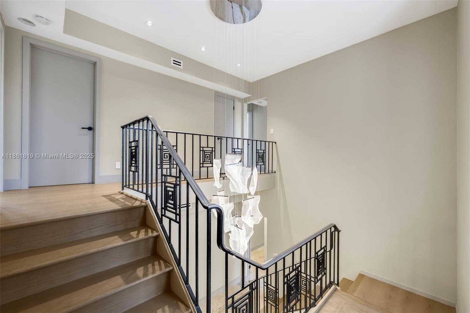Small Image of 3180 NORTH BAY RD, Miami Beach Number 25