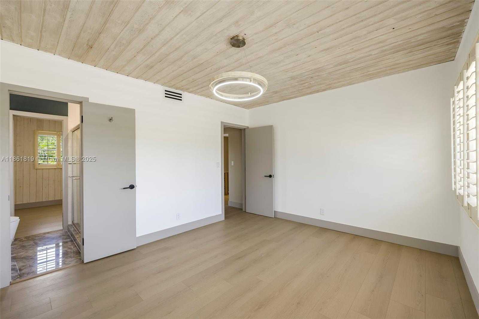 Small Image of 3180 NORTH BAY RD, Miami Beach Number 31
