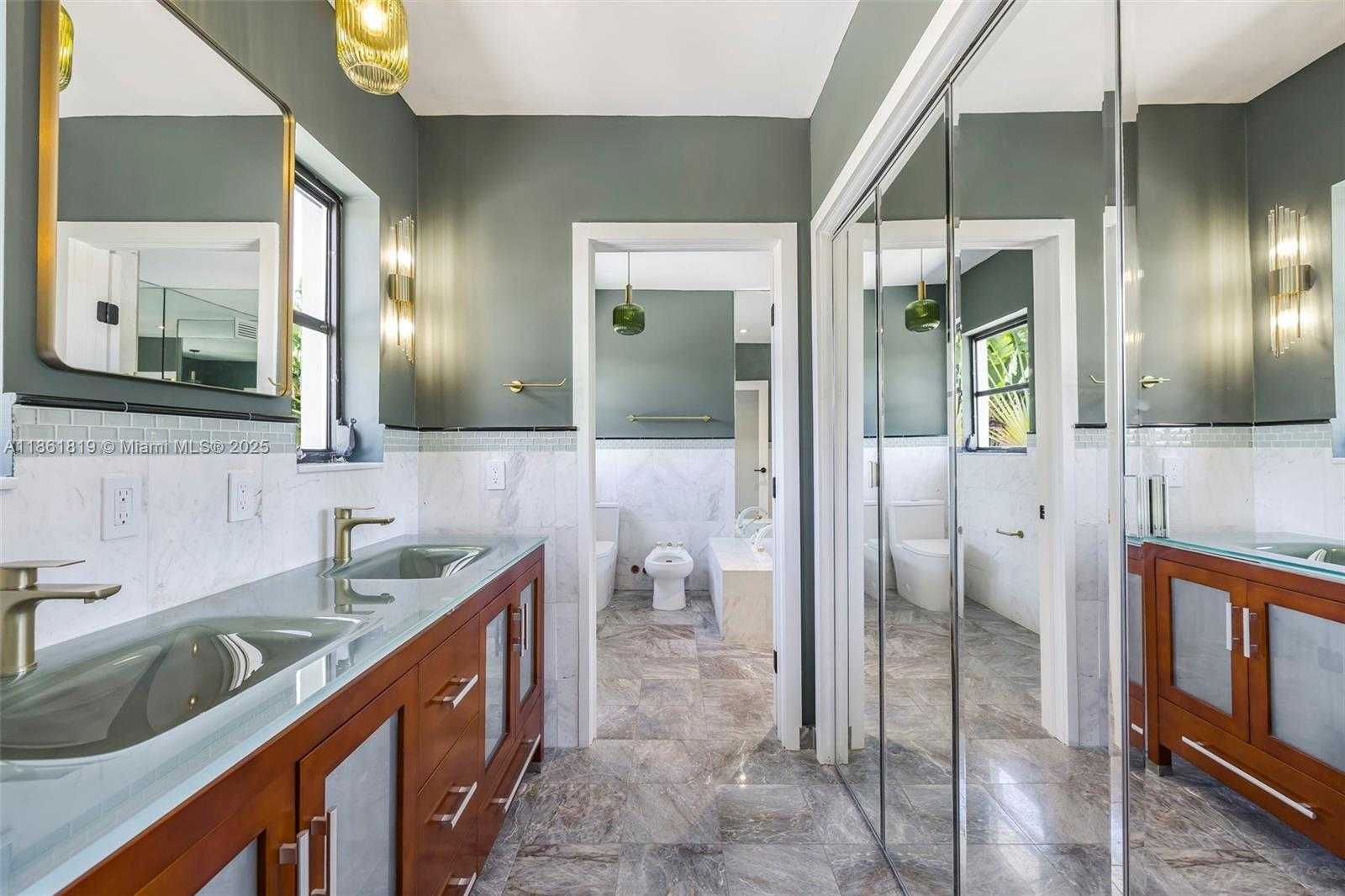 Small Image of 3180 NORTH BAY RD, Miami Beach Number 35
