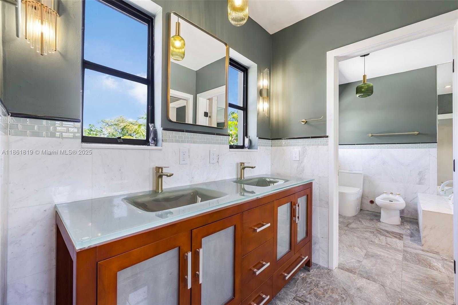Small Image of 3180 NORTH BAY RD, Miami Beach Number 36