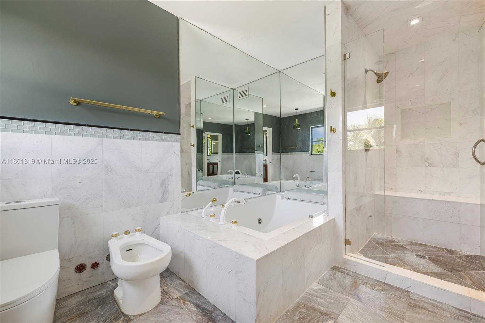 Small Image of 3180 NORTH BAY RD, Miami Beach Number 38