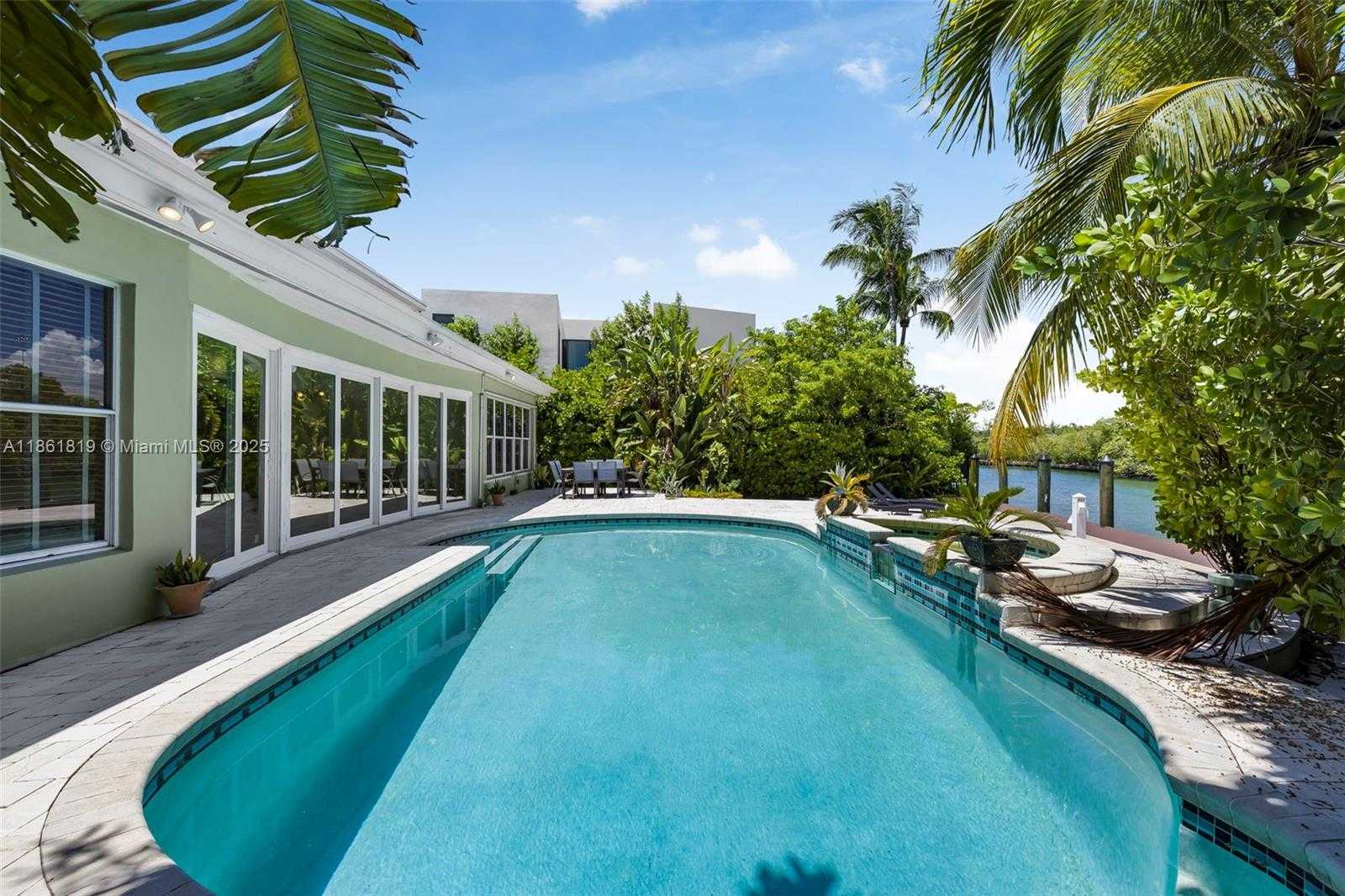 Small Image of 3180 NORTH BAY RD, Miami Beach Number 44