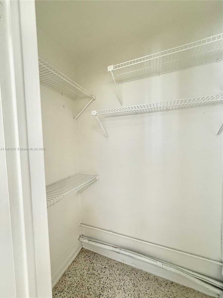Small Image of 2671 SOUTH WEST 118TH CT, Miami Number 12