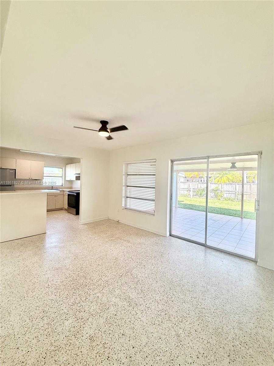 Small Image of 2671 SOUTH WEST 118TH CT, Miami Number 13