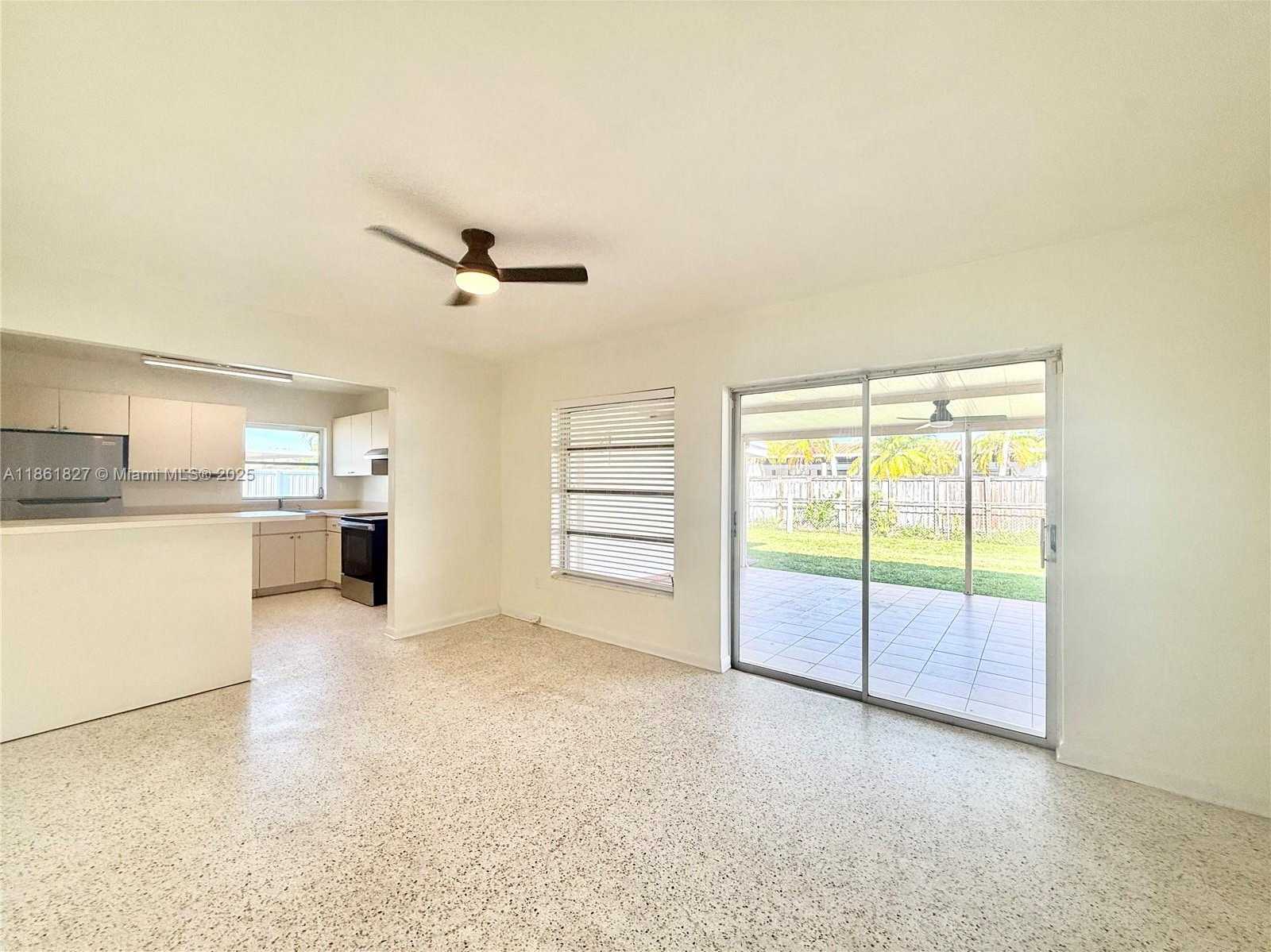 Small Image of 2671 SOUTH WEST 118TH CT, Miami Number 14