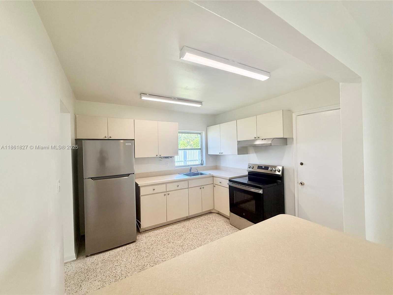 Small Image of 2671 SOUTH WEST 118TH CT, Miami Number 15