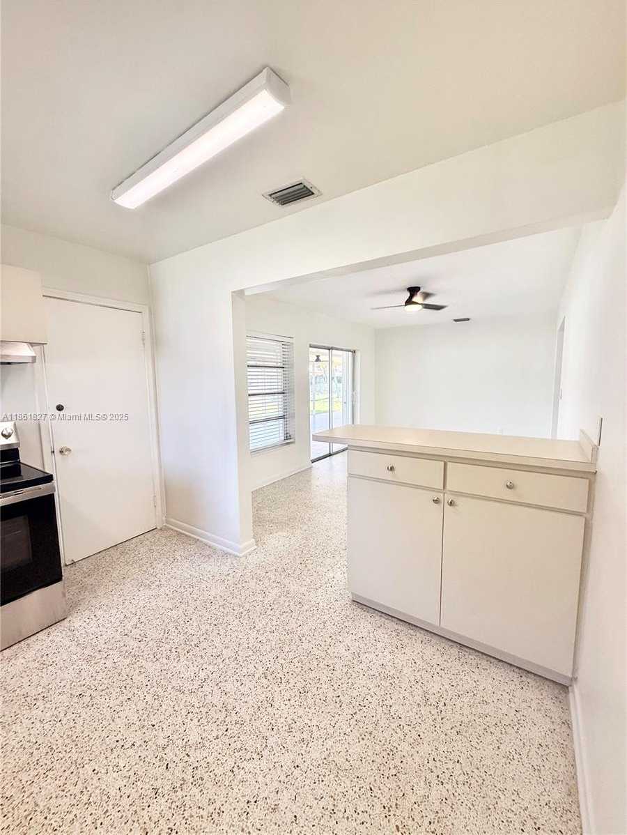 Small Image of 2671 SOUTH WEST 118TH CT, Miami Number 17