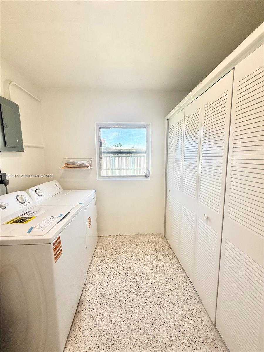 Small Image of 2671 SOUTH WEST 118TH CT, Miami Number 19
