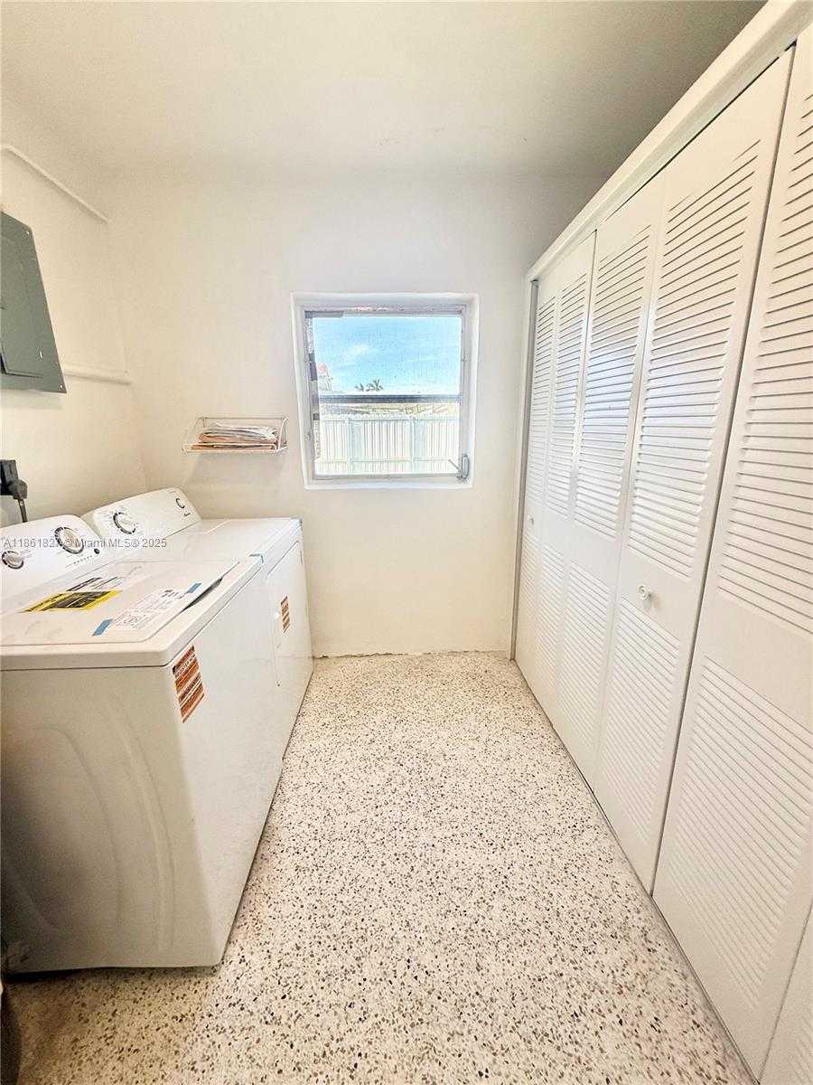 Small Image of 2671 SOUTH WEST 118TH CT, Miami Number 20