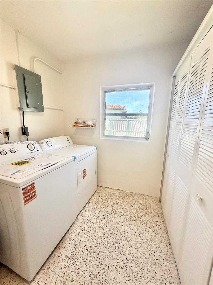 Small Image of 2671 SOUTH WEST 118TH CT, Miami Number 21
