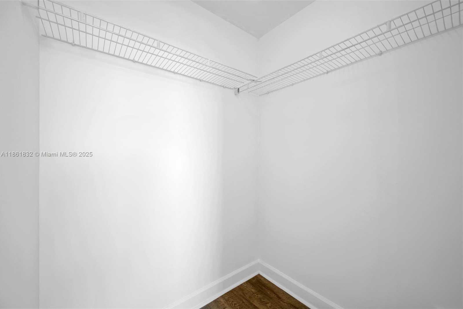 Small Image of 140 Dixie Hwy, Hollywood, FL 33020, USA Number 12