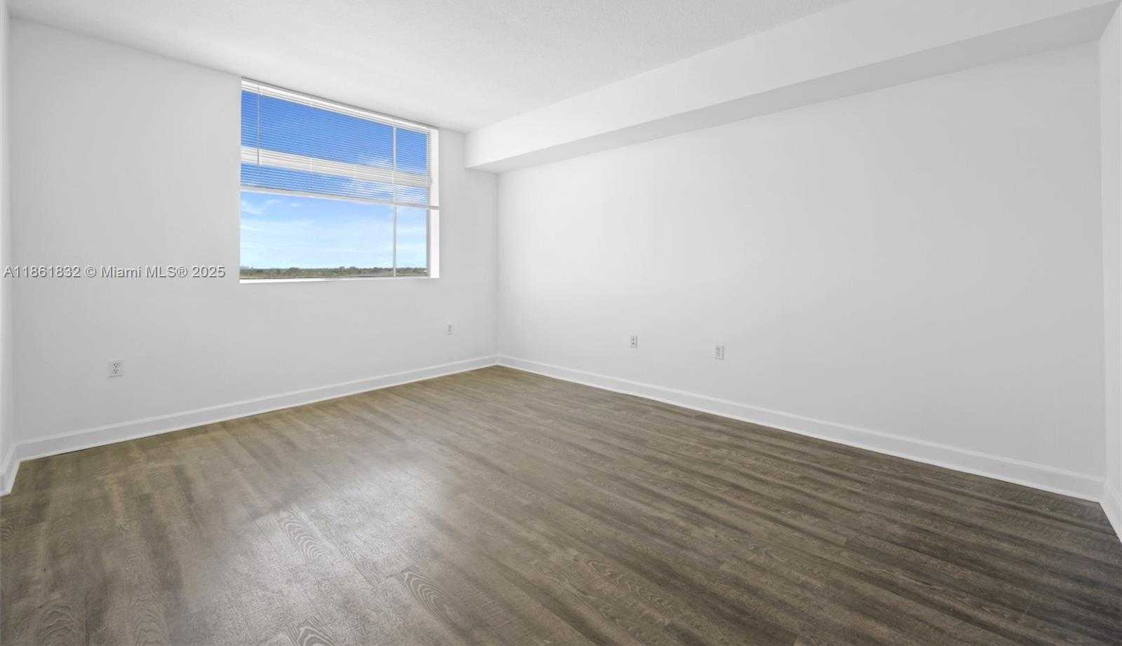 Small Image of 140 Dixie Hwy, Hollywood, FL 33020, USA Number 14