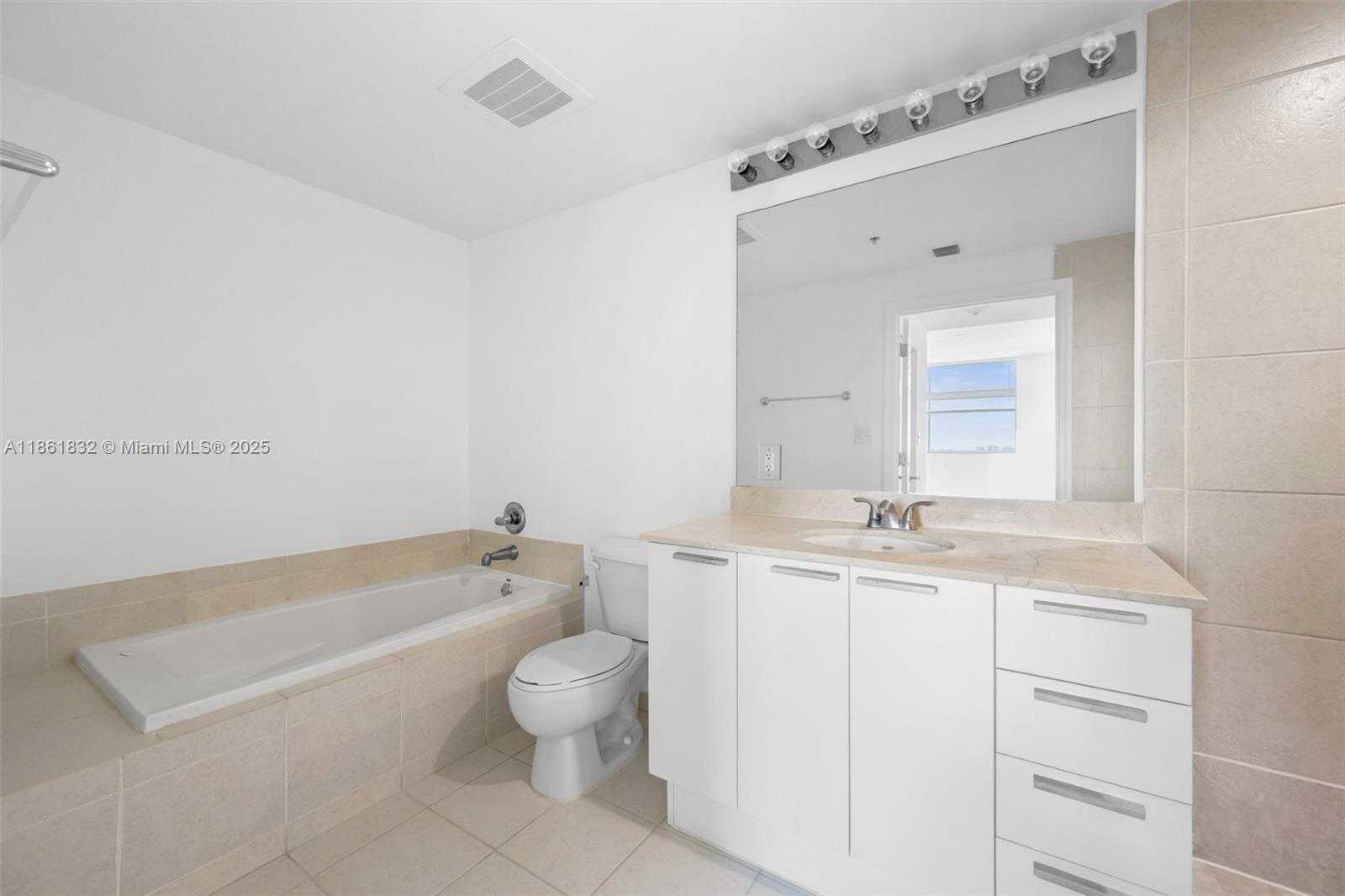 Small Image of 140 Dixie Hwy, Hollywood, FL 33020, USA Number 18