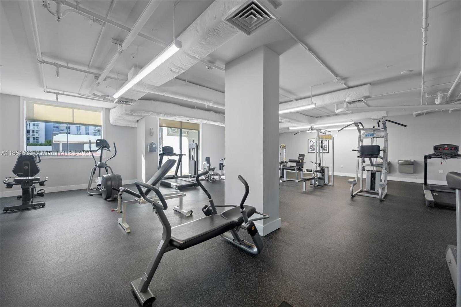 Small Image of 140 Dixie Hwy, Hollywood, FL 33020, USA Number 25